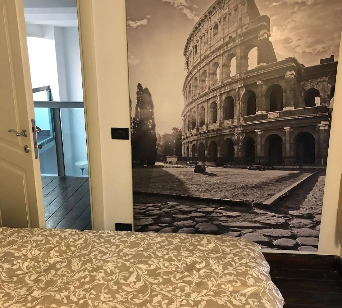 Loft In Old Town Near Termini Station And University 로마 0*,